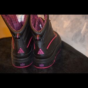 Nike ACG Shoes - Black & Pink Nike ACG Woodside II GS Boys Size 6 Nike ACG Shoes - Black & Pink Nike ACG Woodside II GS Boys Size 6